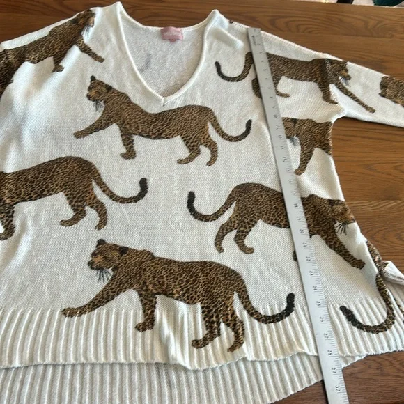 SHOW ME YOUR MUMU Oversized Hug Me Sweater Tossed Leopard Loose Knit V Neck L - Picture 9 of 10